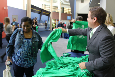 eri-handing-out-tshirts-at-best-buy-billion-pound-event