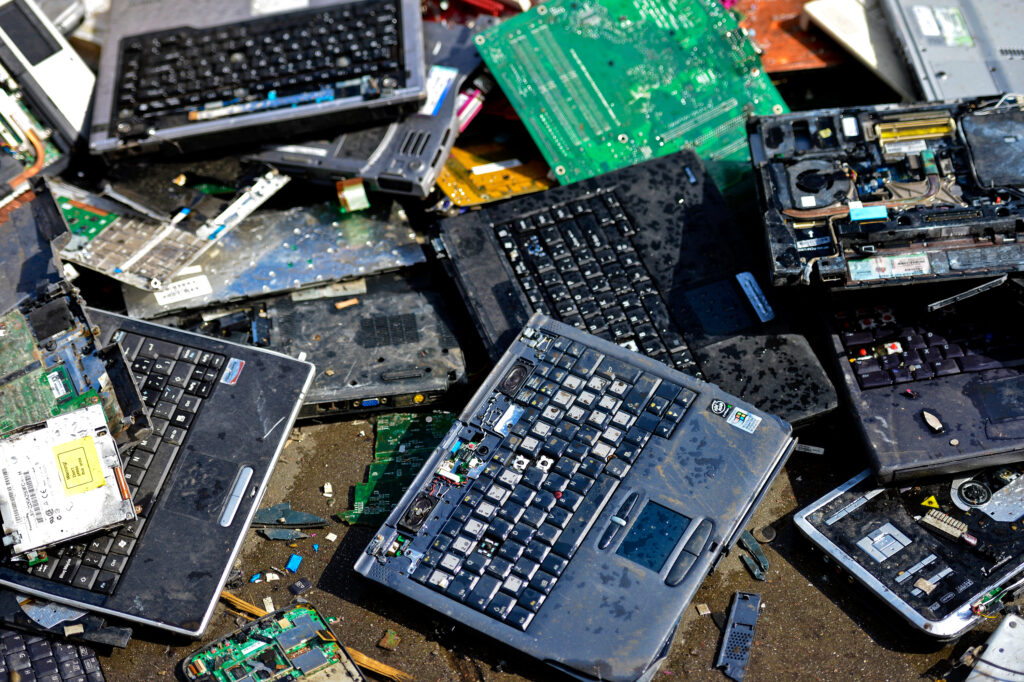 Our E-Waste Problem is Ridiculous, and Gadget Makers Aren’t Helping